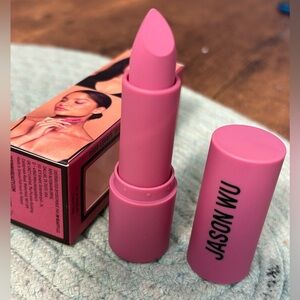 Excellent quality Multistik Hot Fluff. A new age matte weightless makeup product